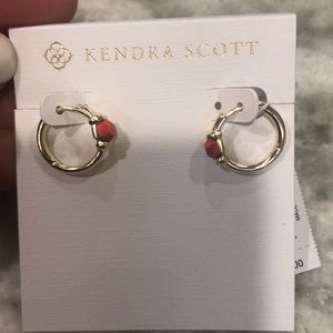 Kendra Scott Ellis Huggie earring NWT!